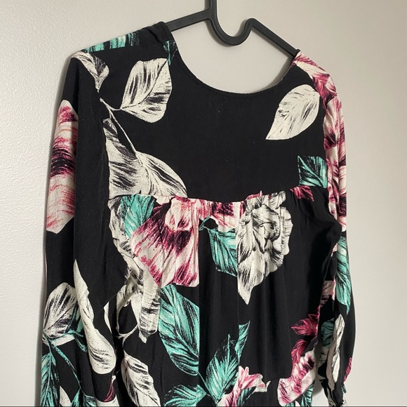 Kendall & Kylie // Floral Tie-Waist Romper - Picture 6 of 11